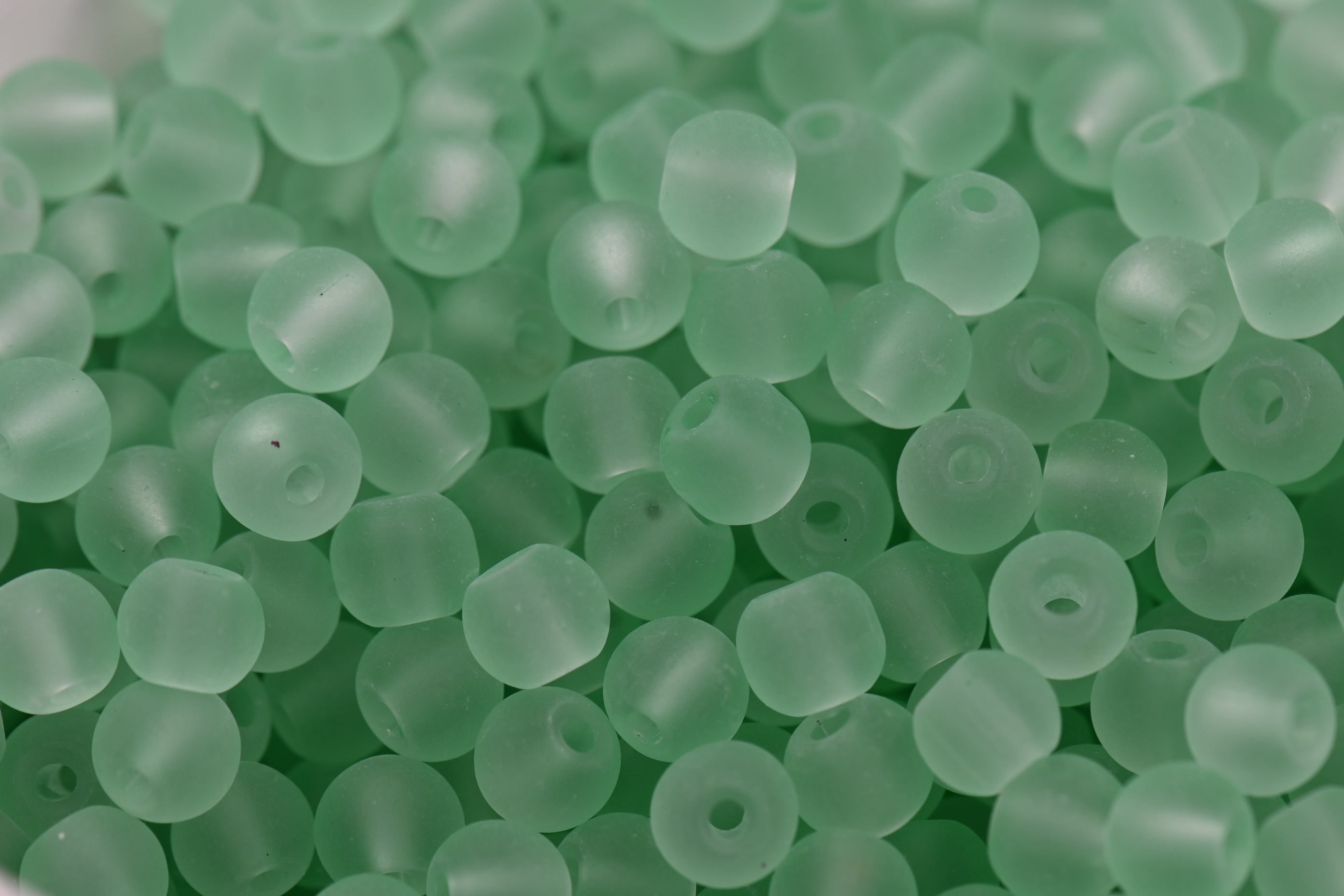 6mm  8mm Meadow Green Frosted Glass Round Druk Beads - 100 beads