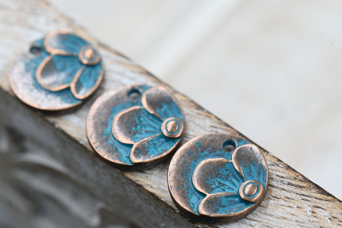 Charms Antique Copper Blue Round Flower Patina 15mm, 20pc