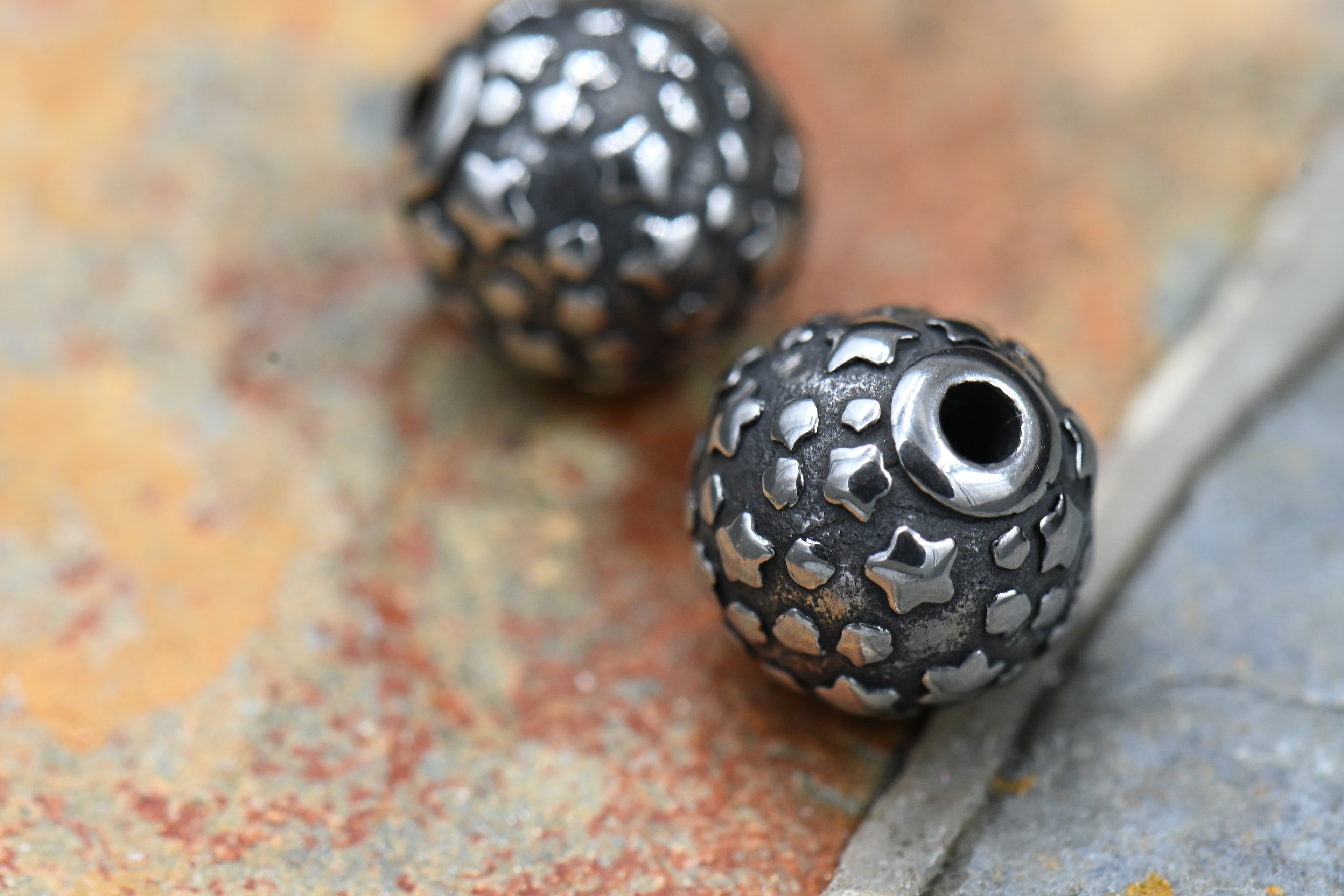 304 Stainless Steel Beads, 1pc, Round with Star Pattern, Antique Silver, 9.5x9mm