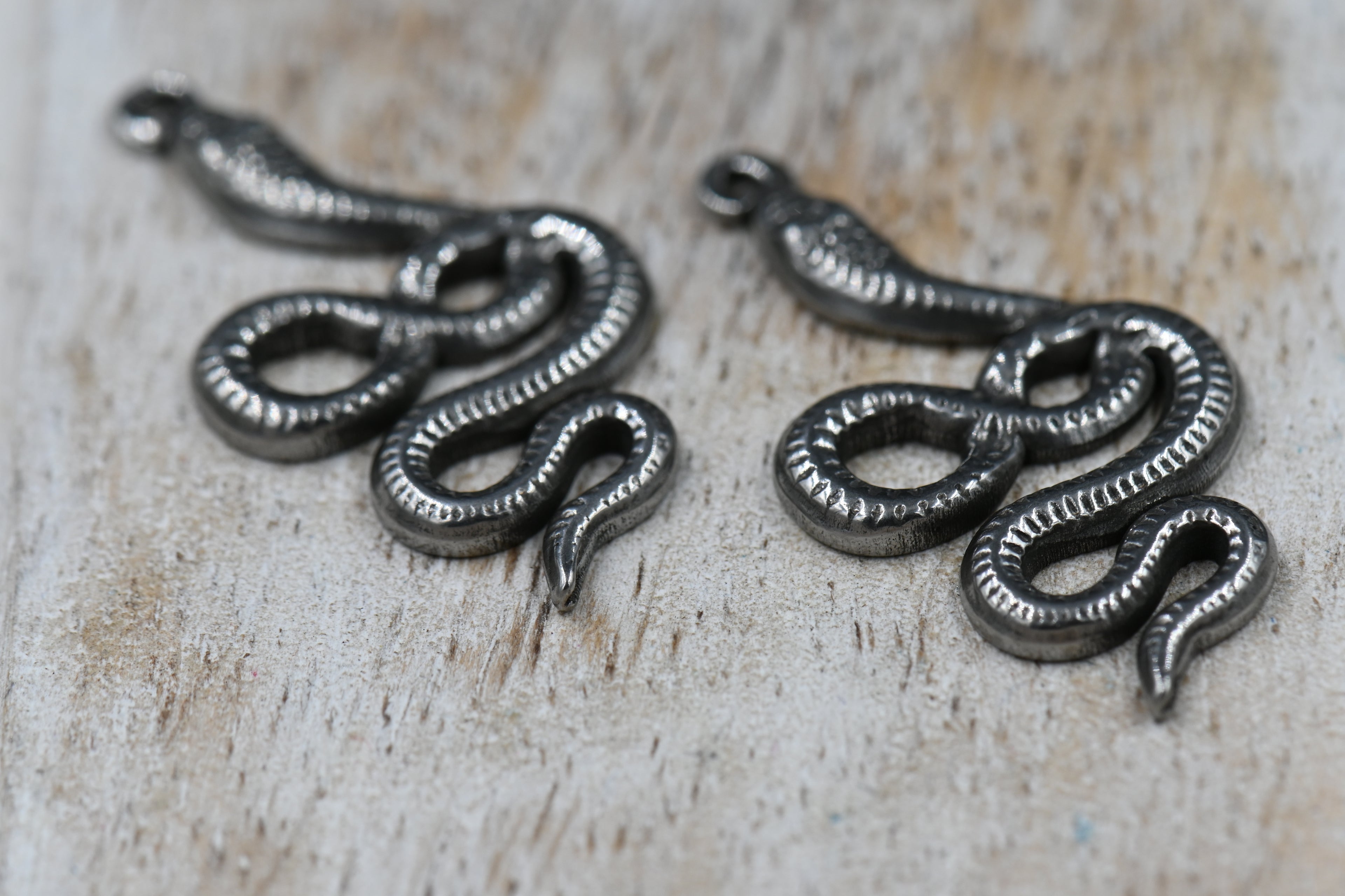 Snake Charm, 2pc 304 Stainless Steel Pendants, Antique Silver, 32x17x2mm