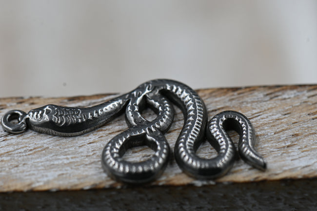Snake Charm, 2pc 304 Stainless Steel Pendants, Antique Silver, 32x17x2mm Main Image