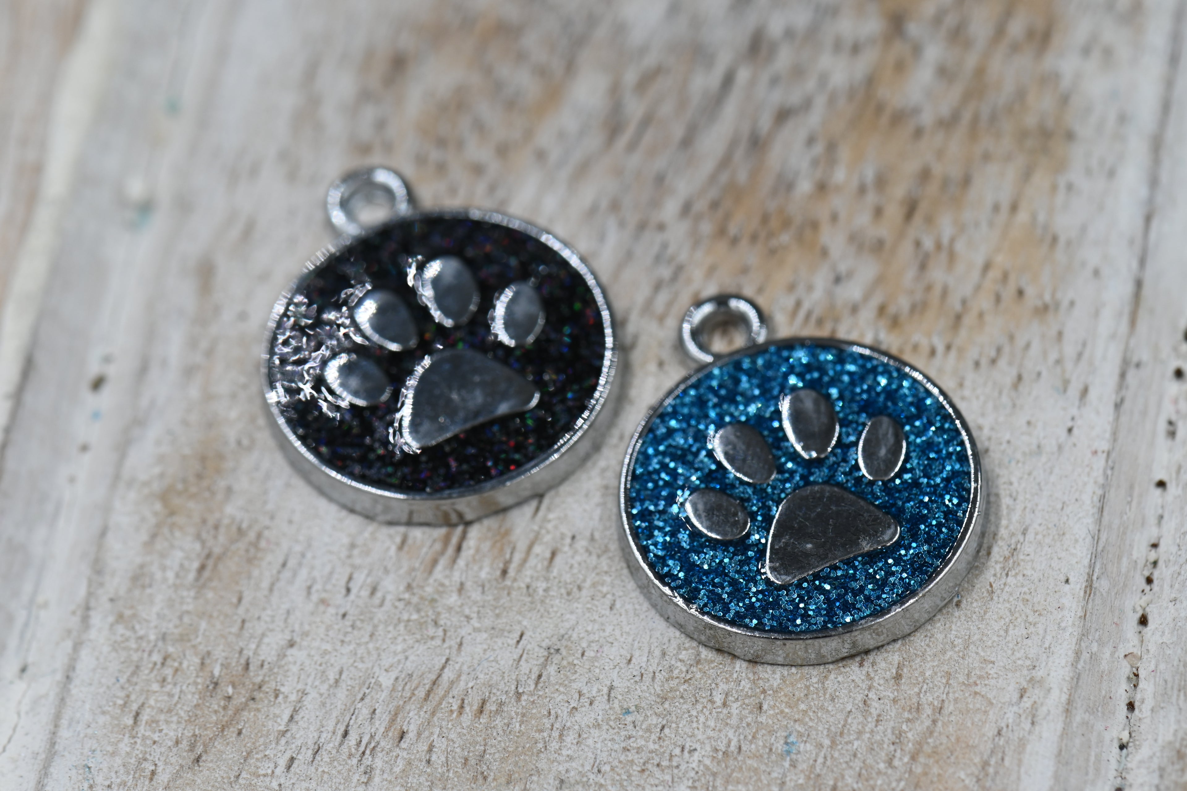 Enamel Charms, with Platinum Plated Alloy Findings and Glitter Powder, Flat Round with Dog Paw Prints