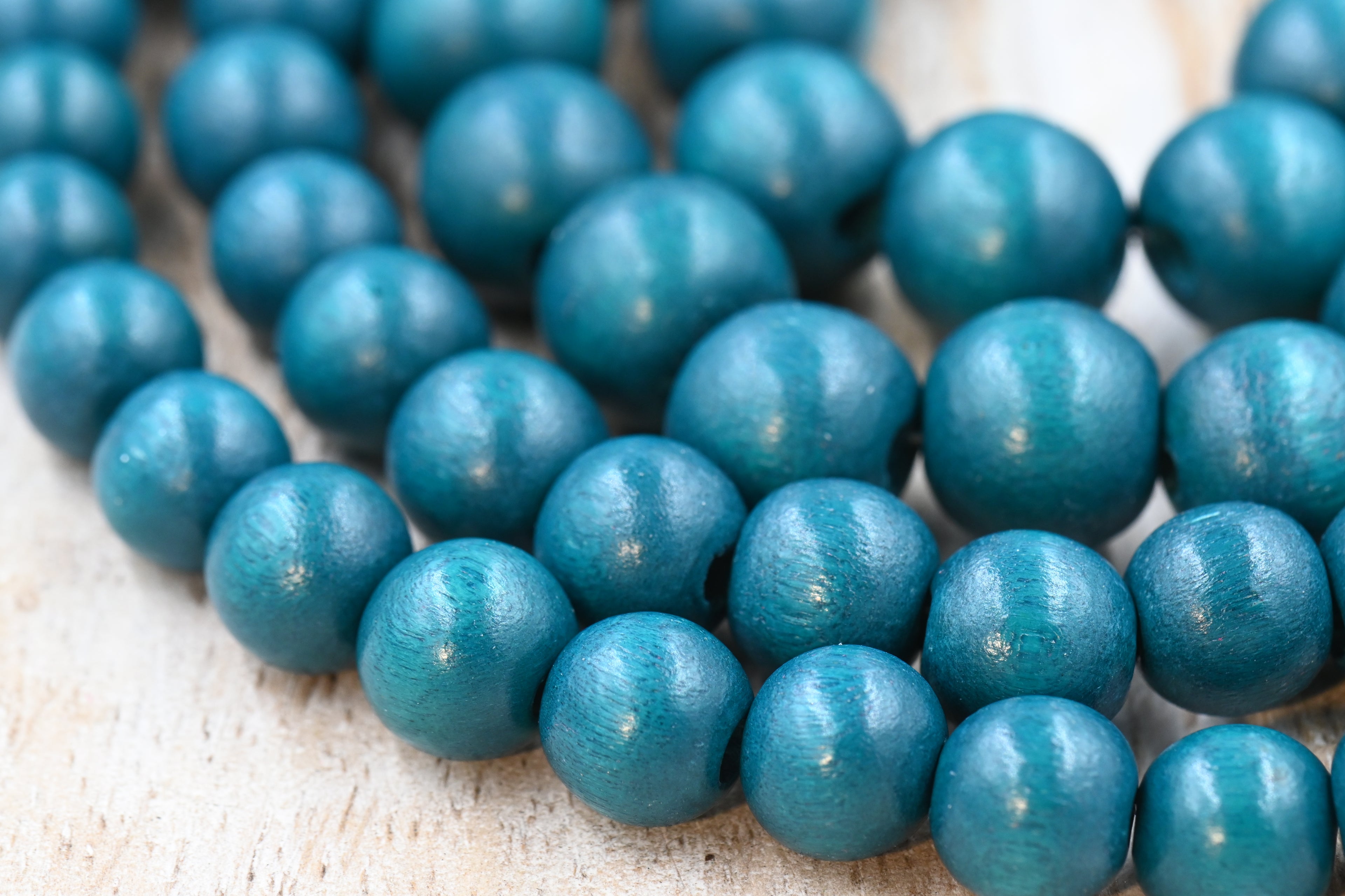 Snowdrift Juniper (6mm–10mm) — Waxed Wood Strands in Holiday Green-Blue