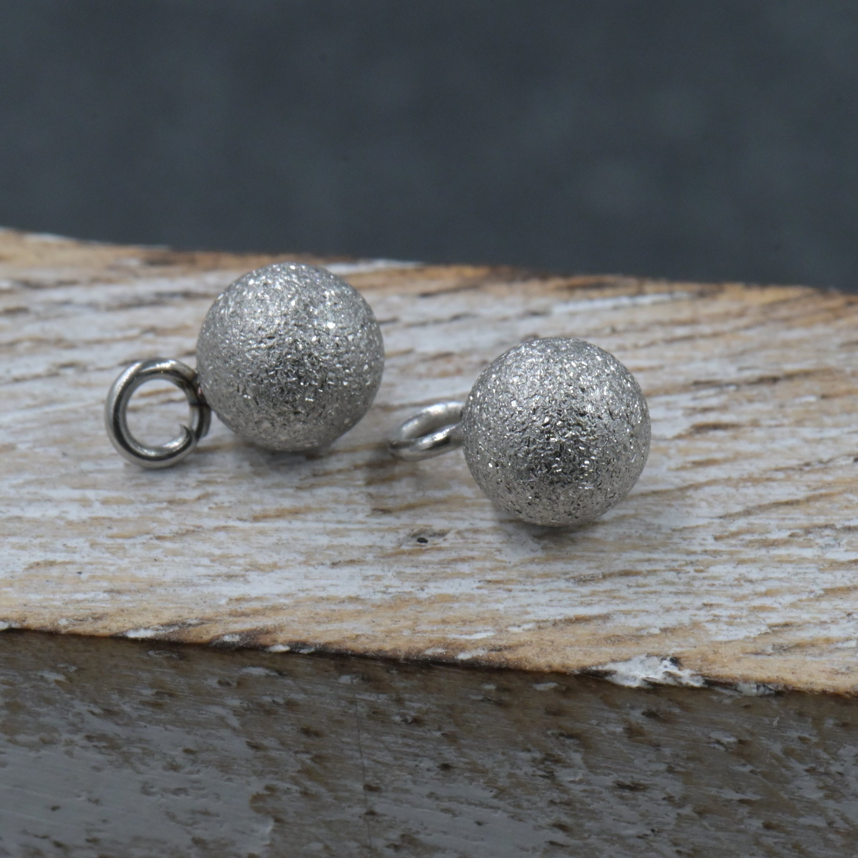 Non-Tarnish 304 Stainless Steel Pendants, Textured, Round Charm, Stainless Steel Color, 8x5mm