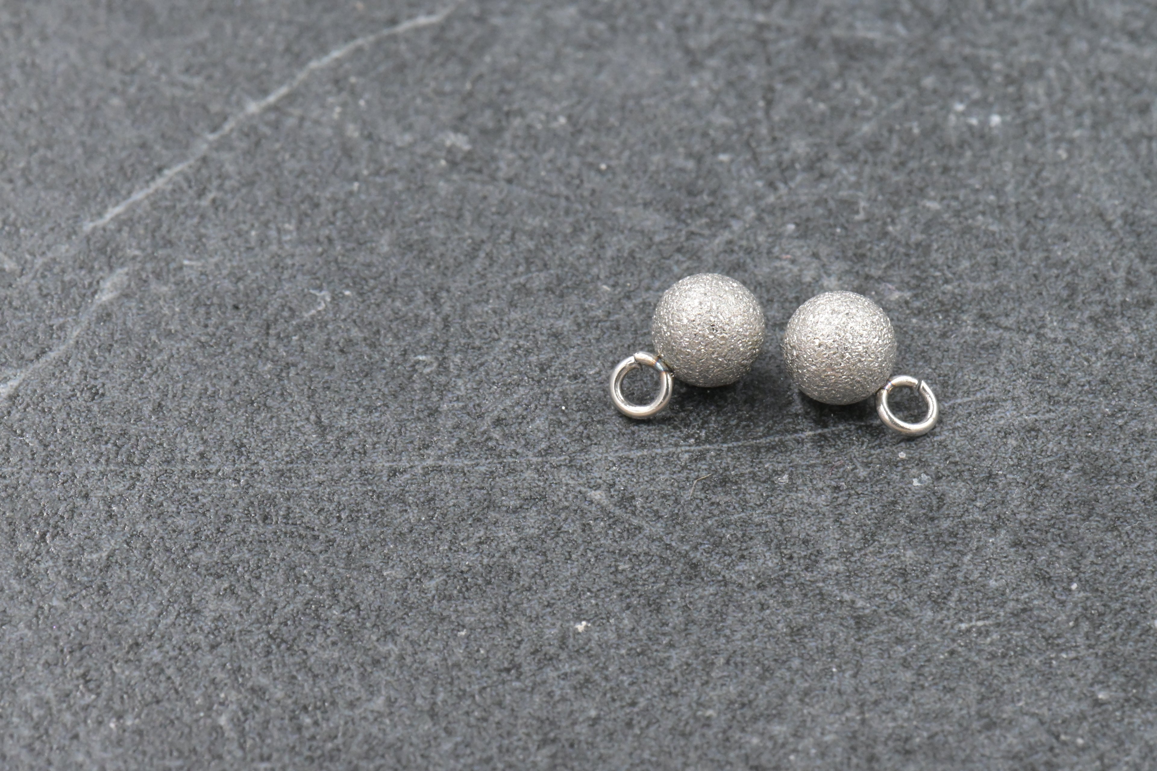 Non-Tarnish 304 Stainless Steel Pendants, Textured, Round Charm, Stainless Steel Color, 8x5mm