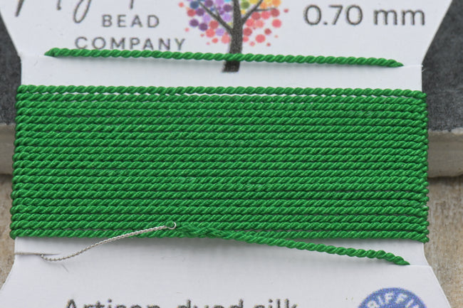 Emerald Green Griffin Silk Cord – Hand‑Dyed Thread for Knotting, Jewelry Making, Pendant Stringing Main Image