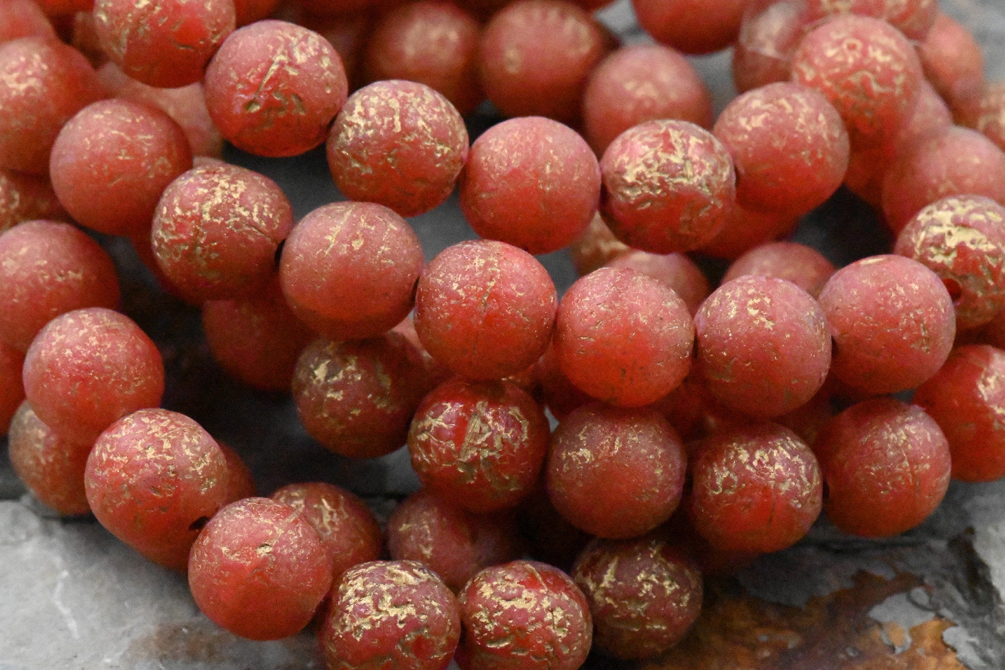 8mm Round Druk Autumn Red with an Etched Finish Gold Wash
