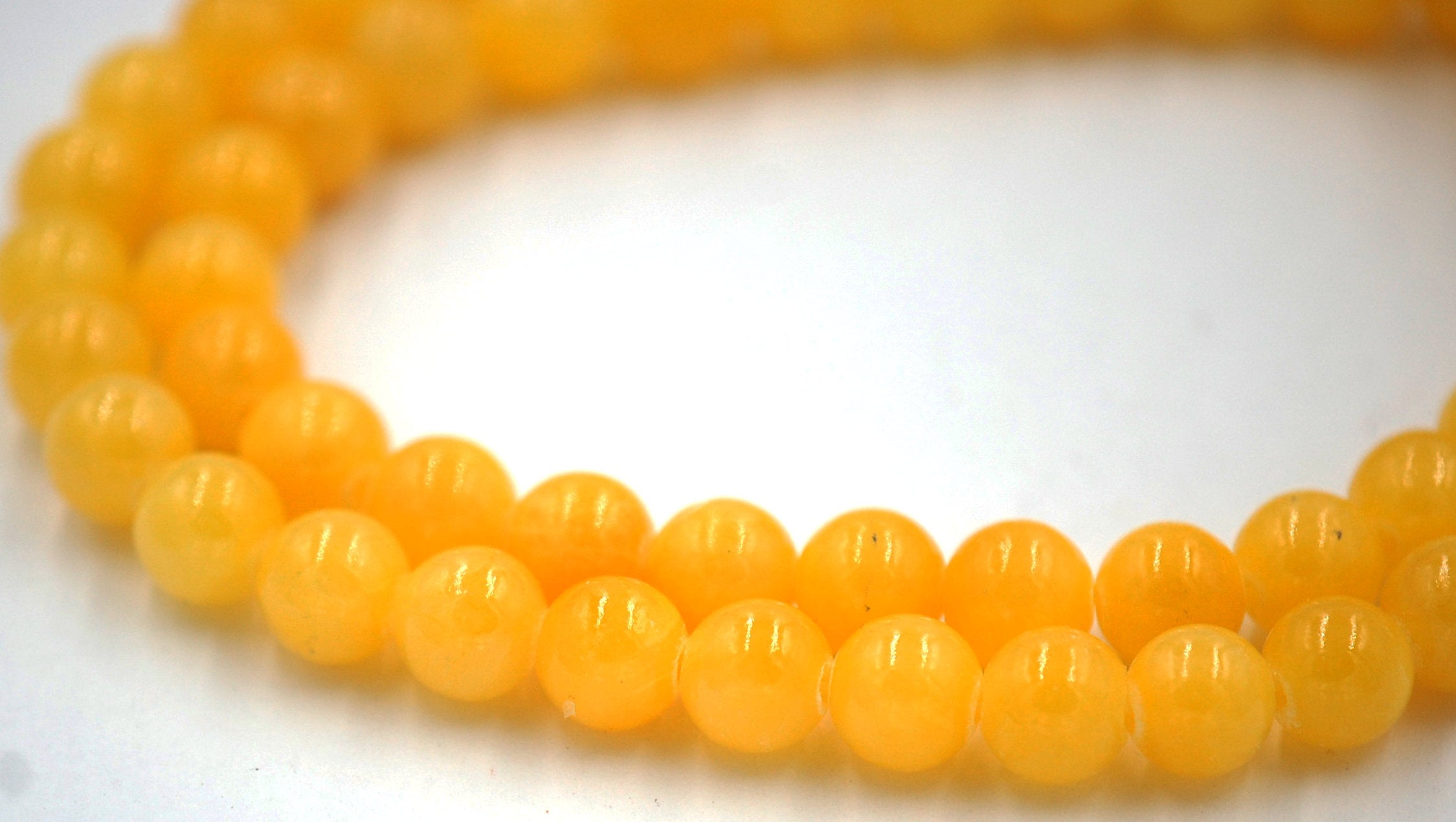 8mm Jade Yellow Smooth - 15.5 inch strand