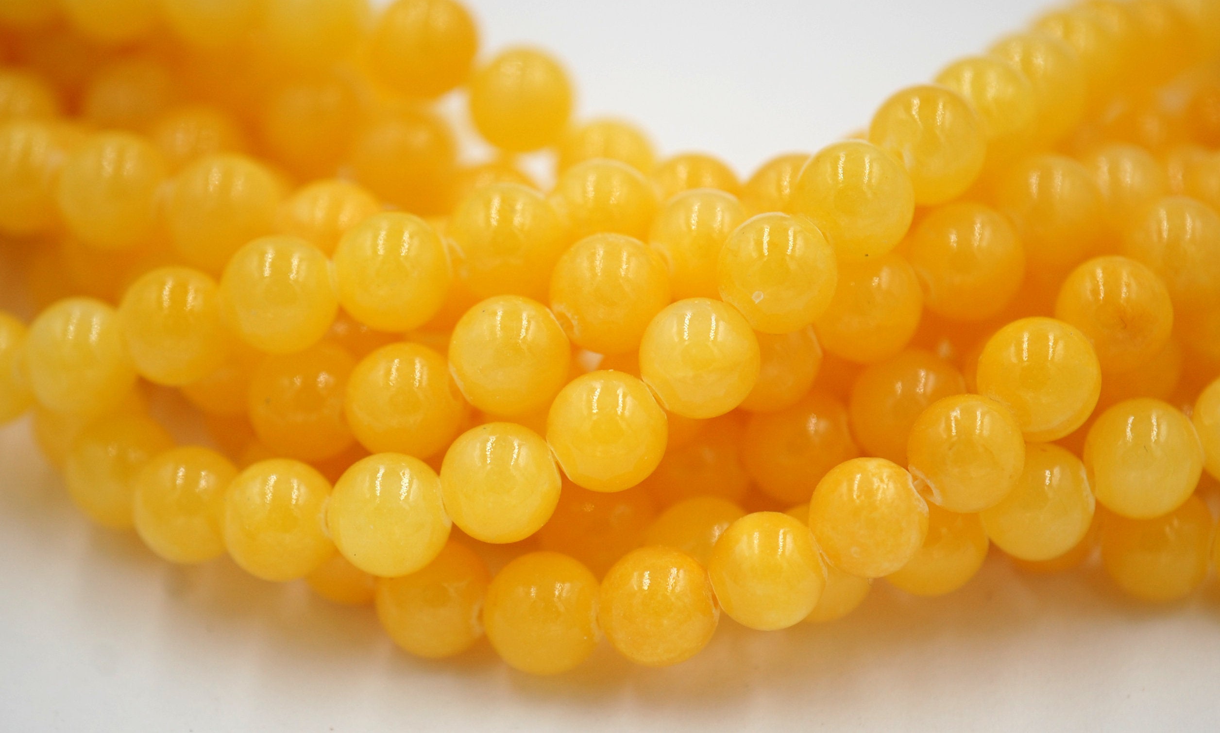 8mm Jade Yellow Smooth - 15.5 inch strand