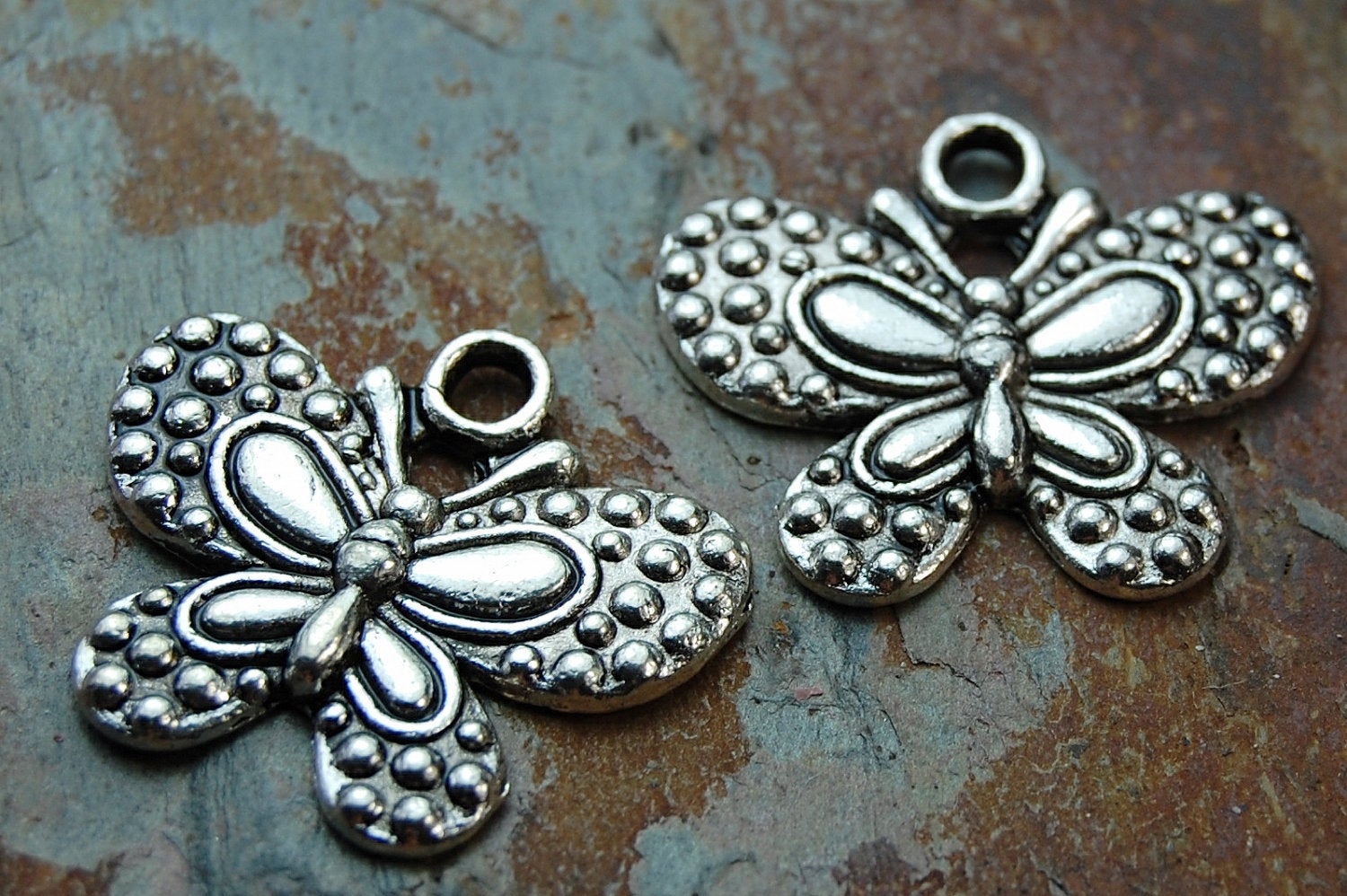 Butterfly Charms -8pcs Oxidized Silver Tone Base Metal 24x20mm antique silver color